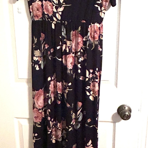 Pink blush maternity maxi - Picture 3 of 3